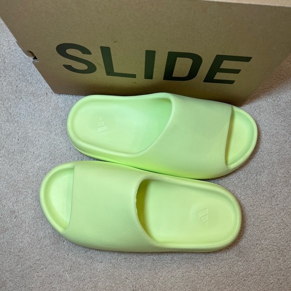 Yeezy Slides Glow Green main image 12